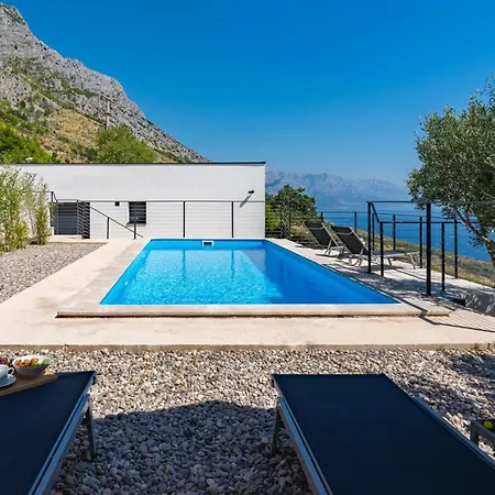 Mountain Omis