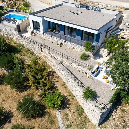 Villa Mountain *
