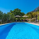 Villa Mountain *